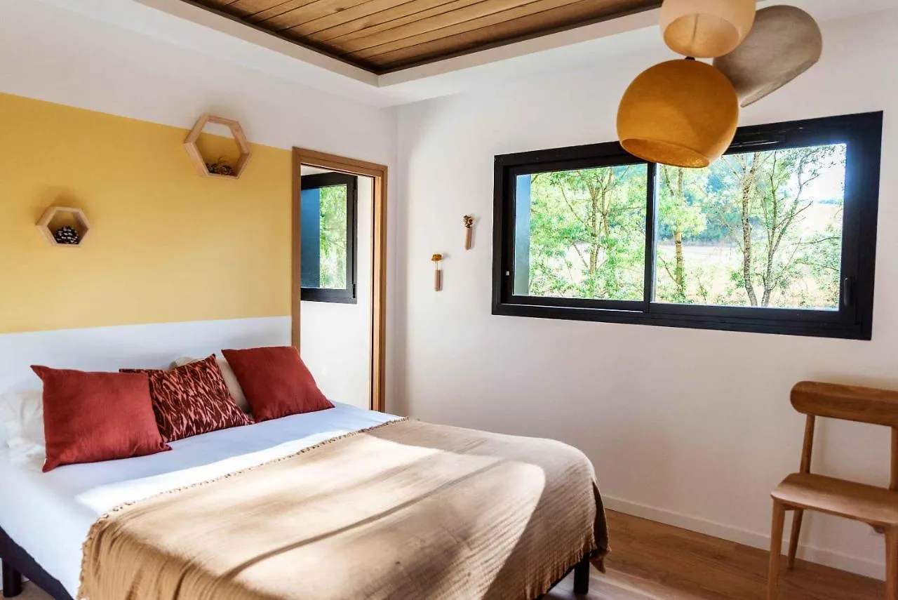 Couette-café Bed and Breakfast Dans Les Arbres à Lanta