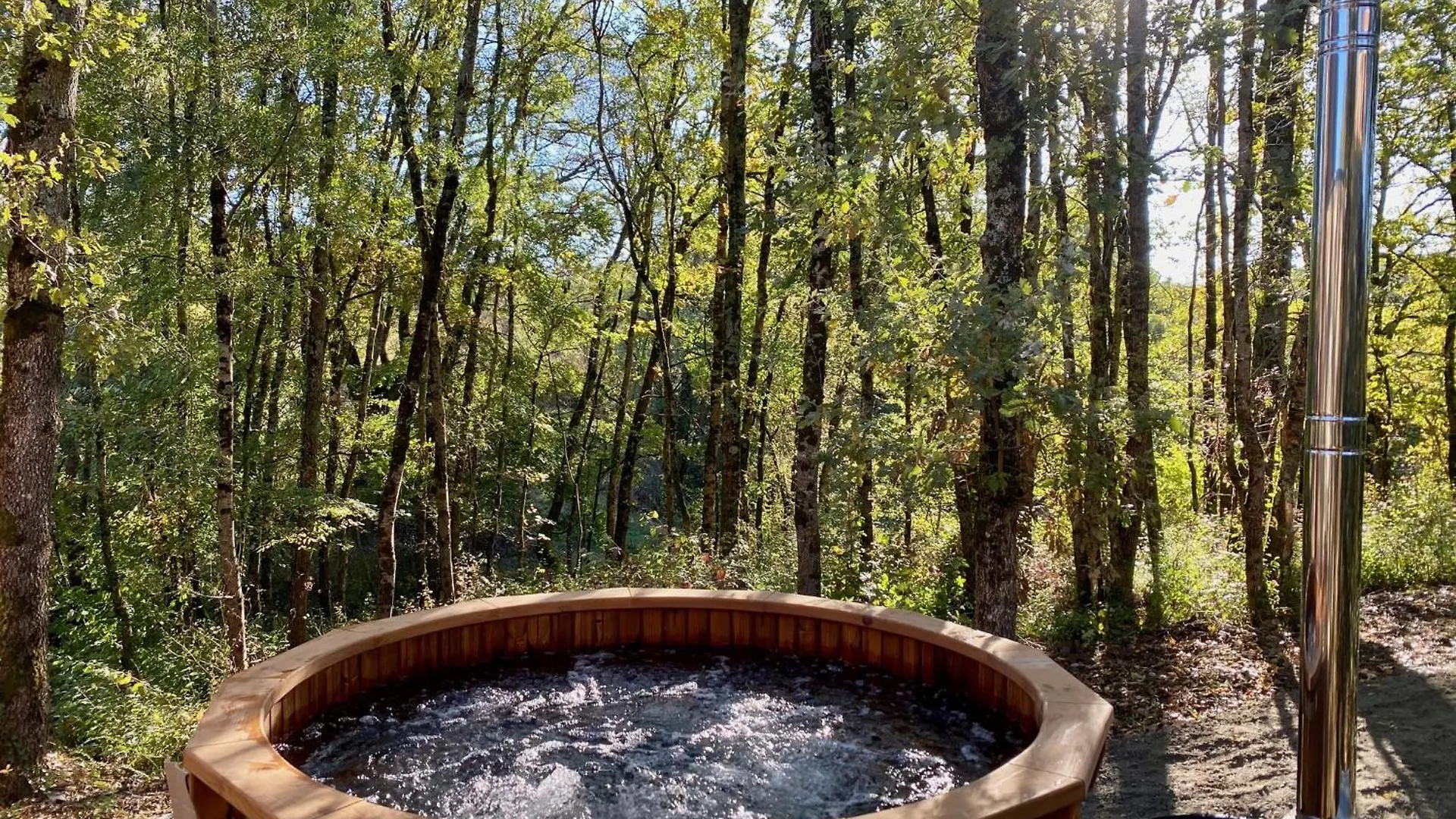 Couette-café Bed and Breakfast Dans Les Arbres à Lanta France